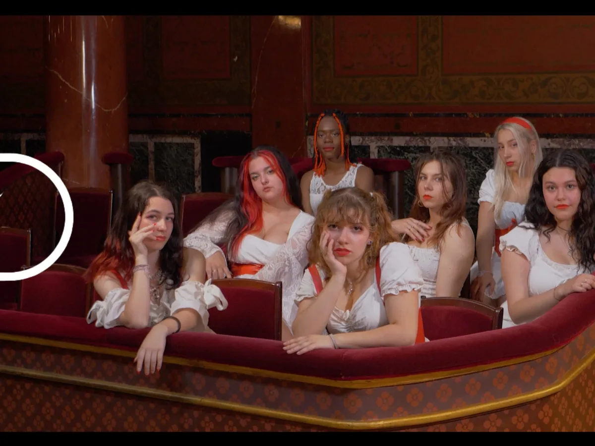 Groupe iDream dans une salle de spectacle